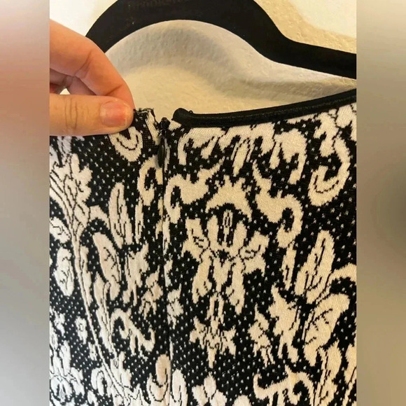 Gabby Skye Black and White Printed Dress - Picture 5 of 5